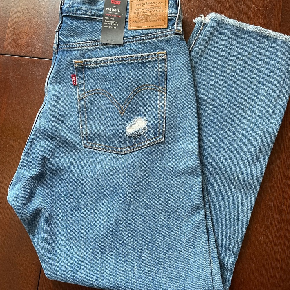 Levi’s wedgie fit ankle jeans. Size 32. Brand new